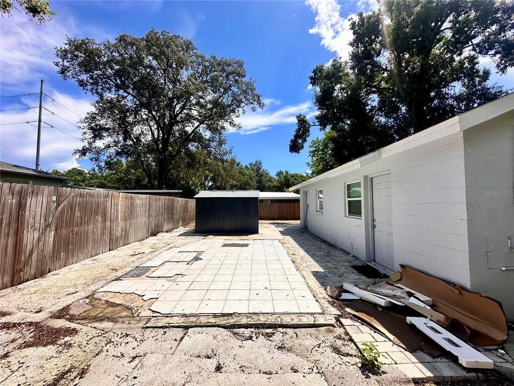 Image 20 of property listing at 8906 N ALBANY AVENUE, Tampa, FL 33604