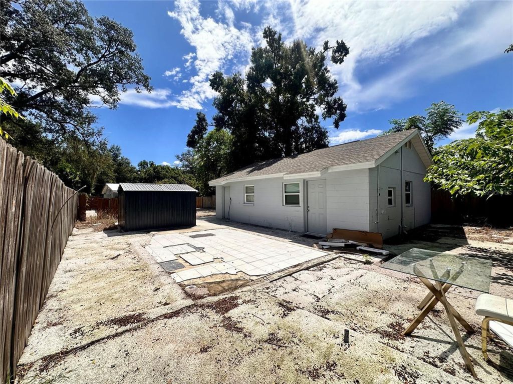Image 21 of property listing at 8906 N ALBANY AVENUE, Tampa, FL 33604