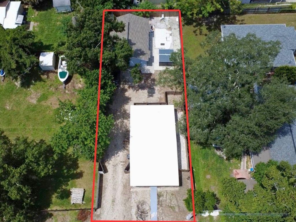 Image 22 of property listing at 8906 N ALBANY AVENUE, Tampa, FL 33604