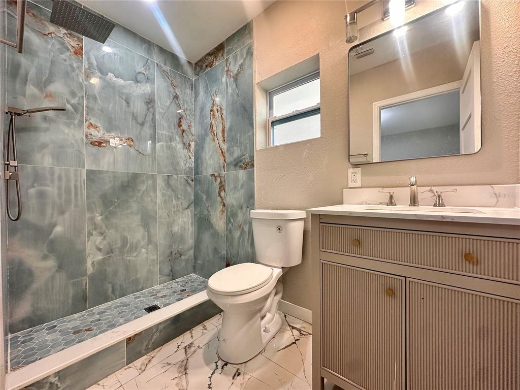 Image 7 of property listing at 8906 N ALBANY AVENUE, Tampa, FL 33604