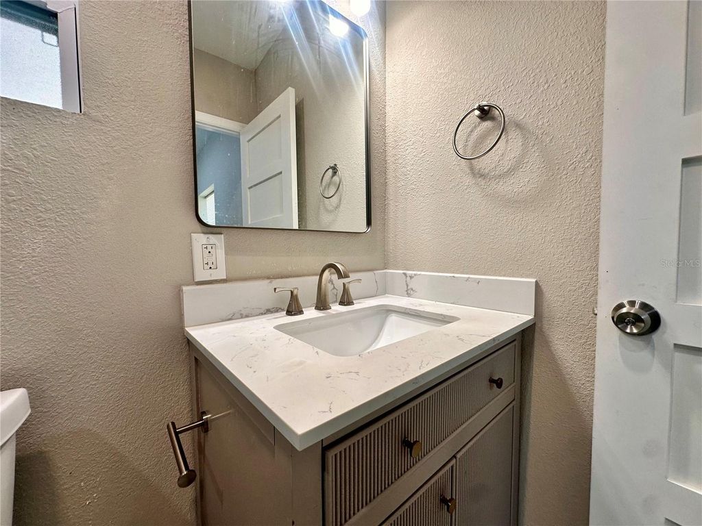 Image 8 of property listing at 8906 N ALBANY AVENUE, Tampa, FL 33604