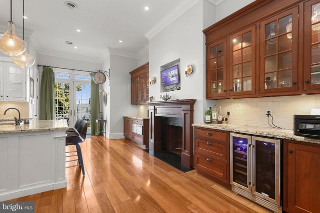 1007 N CALVERT ST, Baltimore, MD 21202