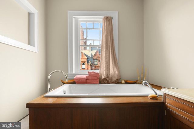 1007 N CALVERT ST, Baltimore, MD 21202