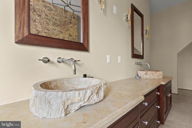 1007 N CALVERT ST, Baltimore, MD 21202