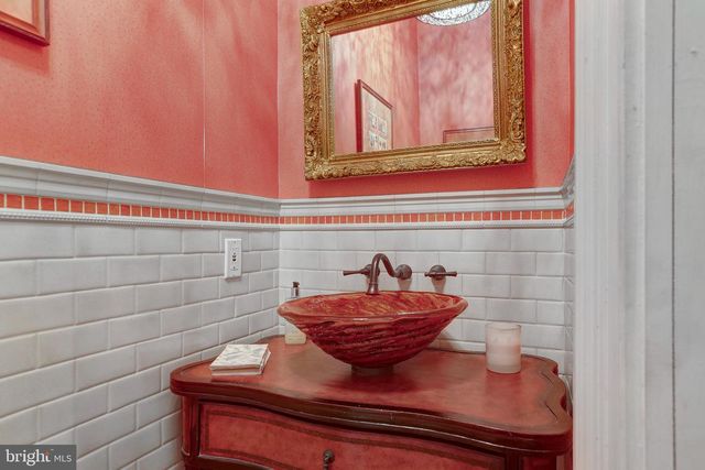 1007 N CALVERT ST, Baltimore, MD 21202