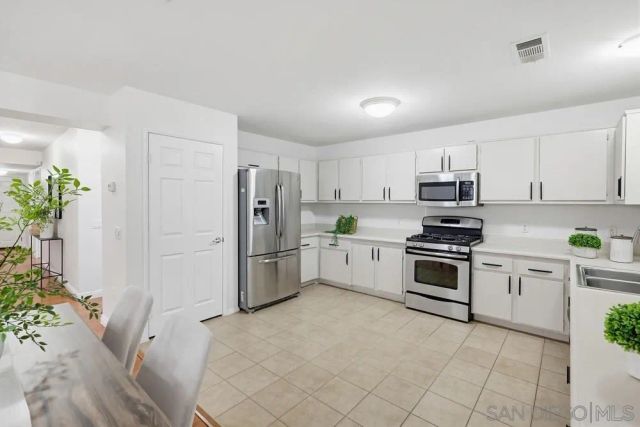 4916 NOGAL, San Diego, CA 92102