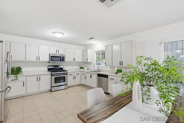 4916 NOGAL, San Diego, CA 92102