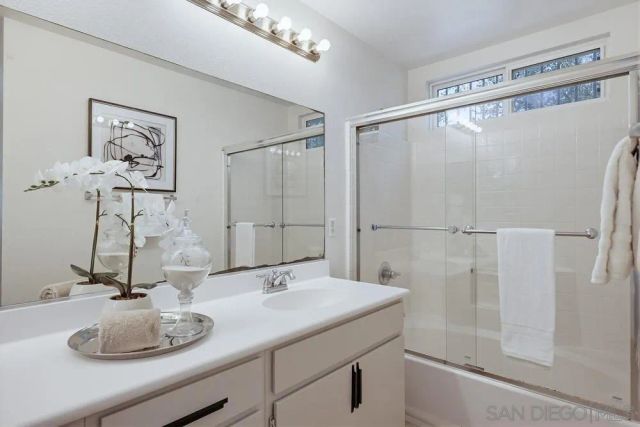 4916 NOGAL, San Diego, CA 92102