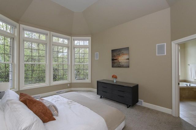 10935 Oriole LANE, Mequon, WI 53092