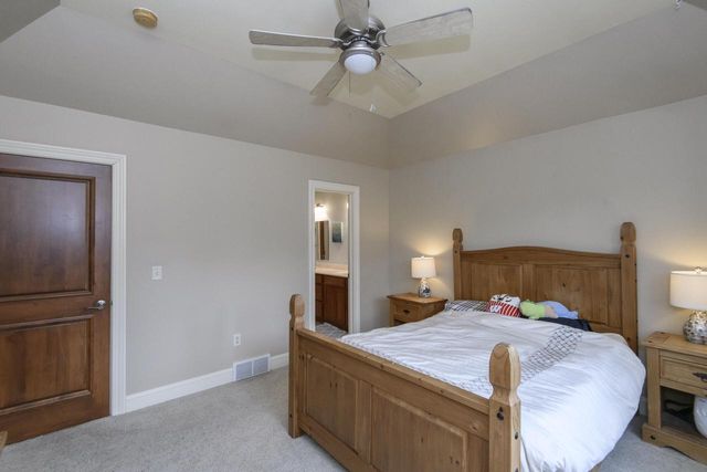 10935 Oriole LANE, Mequon, WI 53092