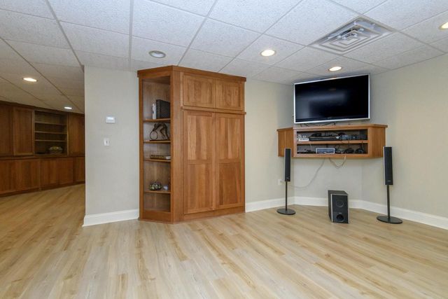 10935 Oriole LANE, Mequon, WI 53092