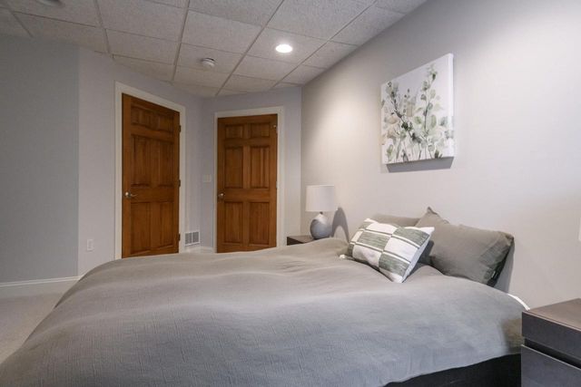 10935 Oriole LANE, Mequon, WI 53092