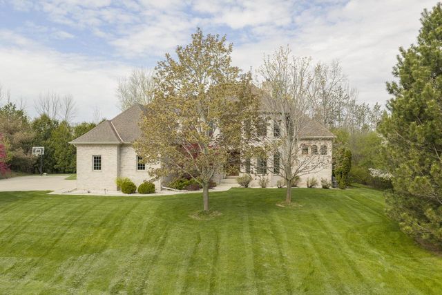 10935 Oriole LANE, Mequon, WI 53092
