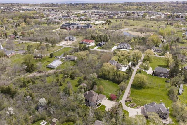 10935 Oriole LANE, Mequon, WI 53092