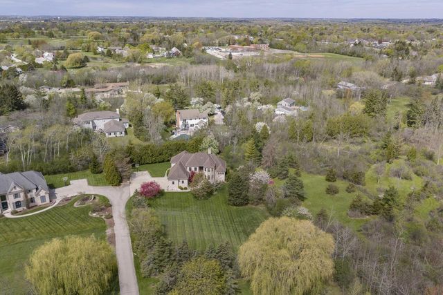 10935 Oriole LANE, Mequon, WI 53092