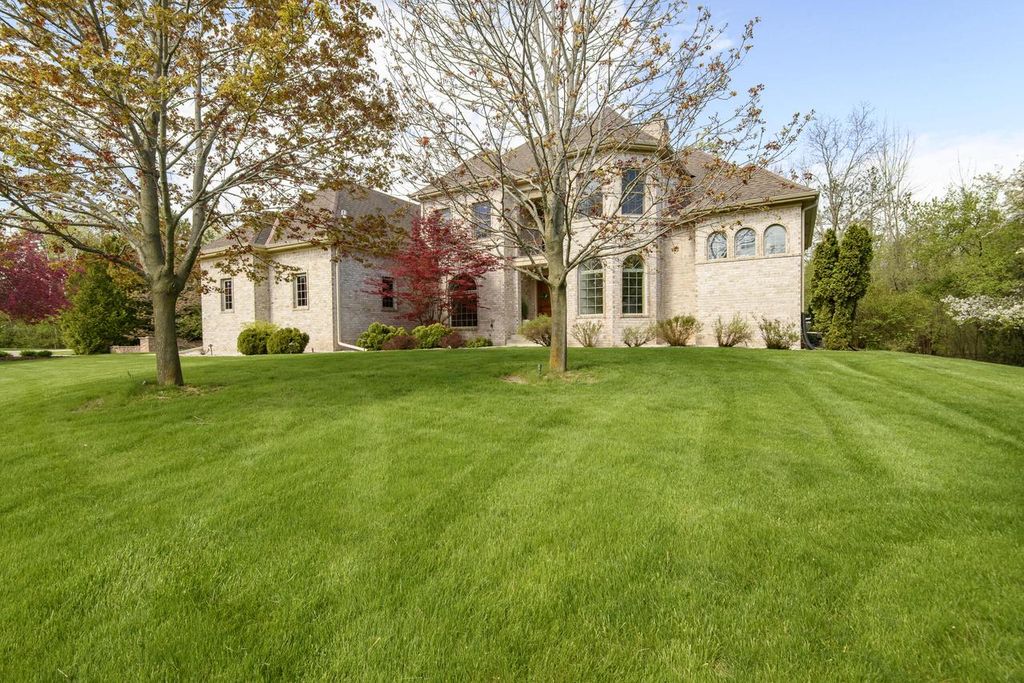 10935 Oriole LANE, Mequon, WI 53092