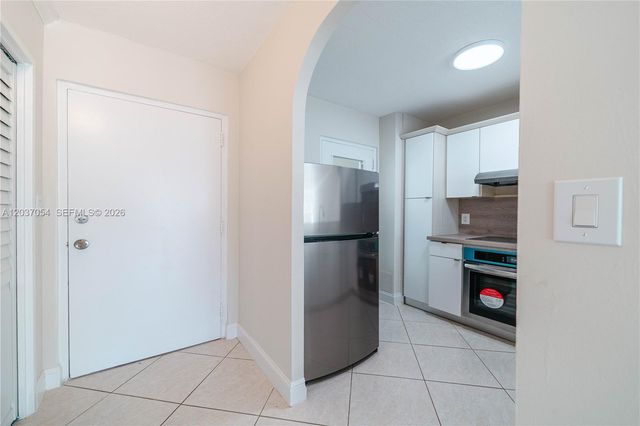 2555 NE 11th St 310, Fort Lauderdale, FL 33304
