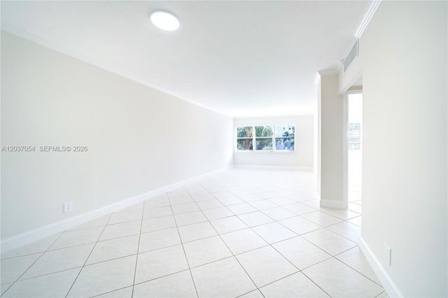 2555 NE 11th St 310, Fort Lauderdale, FL 33304