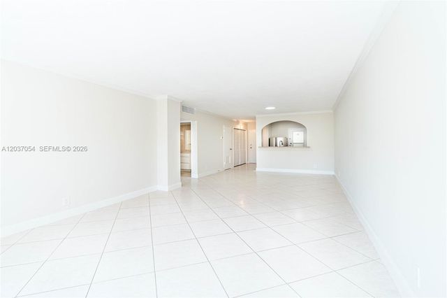 2555 NE 11th St 310, Fort Lauderdale, FL 33304