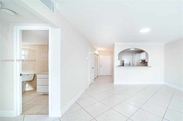 2555 NE 11th St 310, Fort Lauderdale, FL 33304