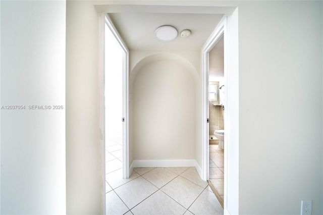 2555 NE 11th St 310, Fort Lauderdale, FL 33304