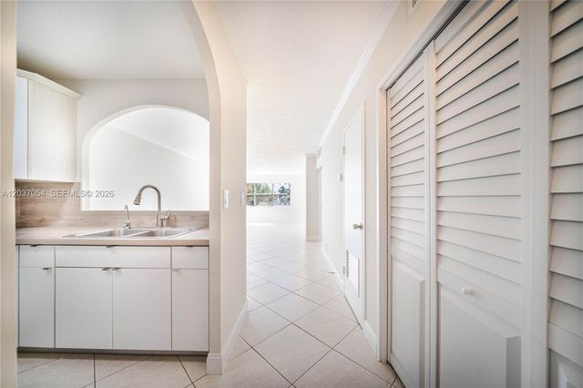 2555 NE 11th St 310, Fort Lauderdale, FL 33304