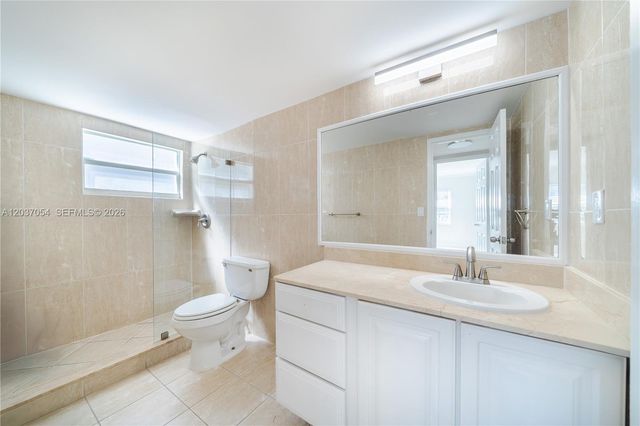 2555 NE 11th St 310, Fort Lauderdale, FL 33304