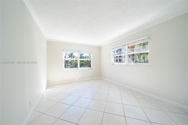 2555 NE 11th St 310, Fort Lauderdale, FL 33304