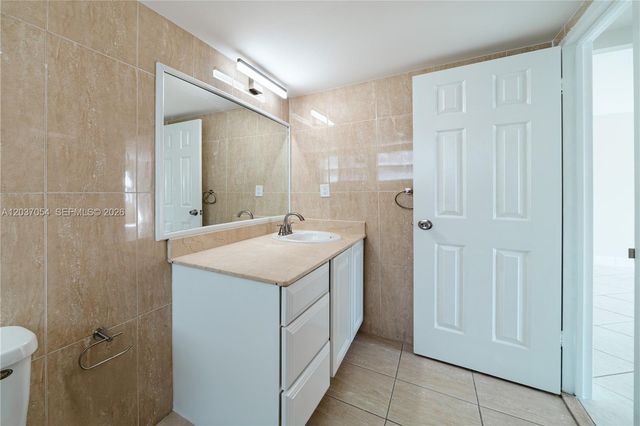 2555 NE 11th St 310, Fort Lauderdale, FL 33304