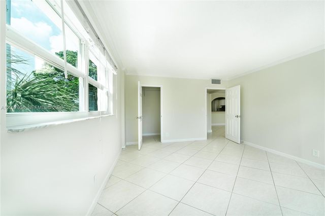 2555 NE 11th St 310, Fort Lauderdale, FL 33304