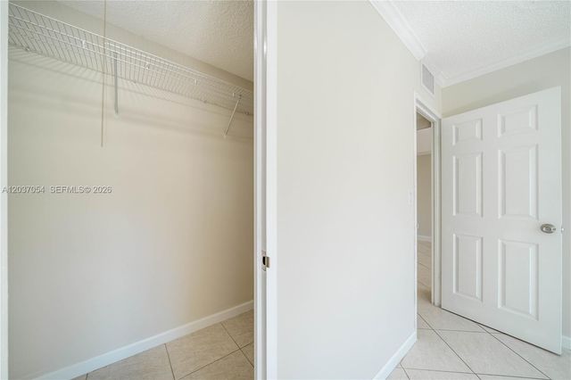 2555 NE 11th St 310, Fort Lauderdale, FL 33304