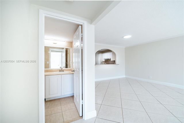 2555 NE 11th St 310, Fort Lauderdale, FL 33304