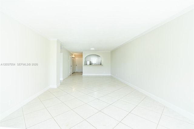 2555 NE 11th St 310, Fort Lauderdale, FL 33304