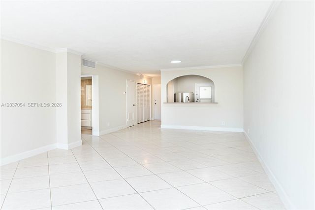 2555 NE 11th St 310, Fort Lauderdale, FL 33304