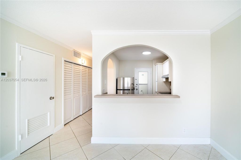 2555 NE 11th St 310, Fort Lauderdale, FL 33304