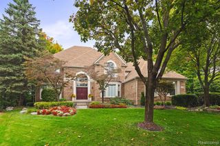 6993 Crosswell Drive, West Bloomfield, MI 48322
