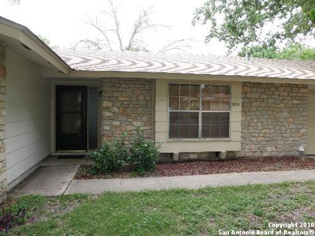 5874 CASTLE RUN DR, San Antonio, TX 78218