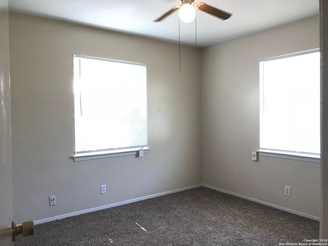 5874 CASTLE RUN DR, San Antonio, TX 78218
