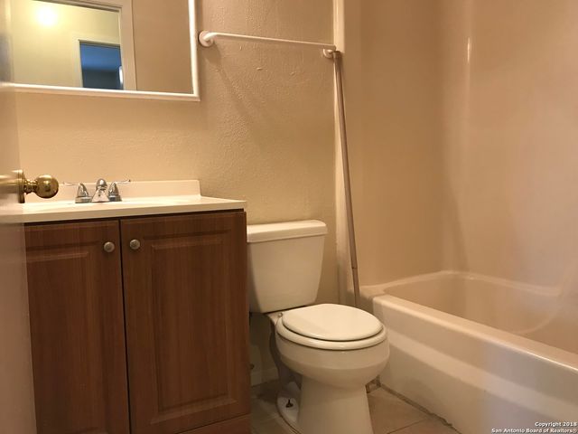 5874 CASTLE RUN DR, San Antonio, TX 78218