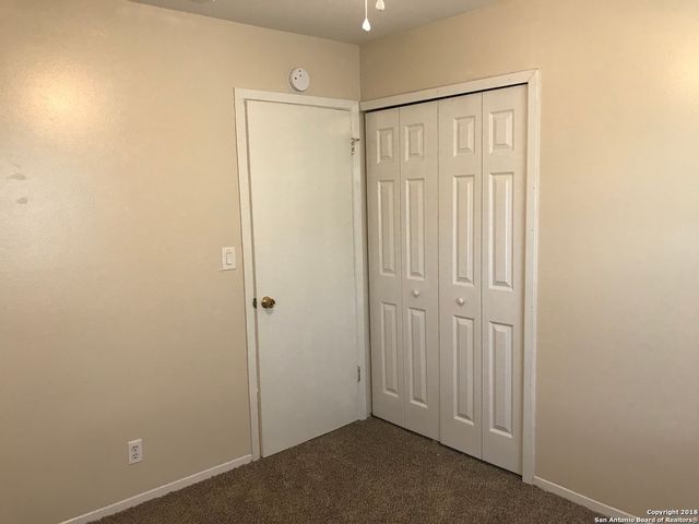 5874 CASTLE RUN DR, San Antonio, TX 78218