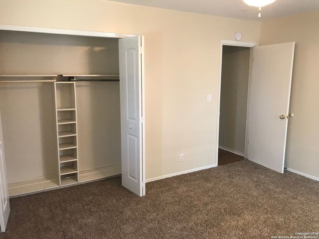 5874 CASTLE RUN DR, San Antonio, TX 78218