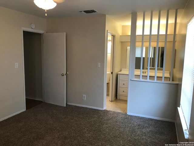 5874 CASTLE RUN DR, San Antonio, TX 78218