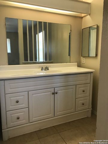 5874 CASTLE RUN DR, San Antonio, TX 78218