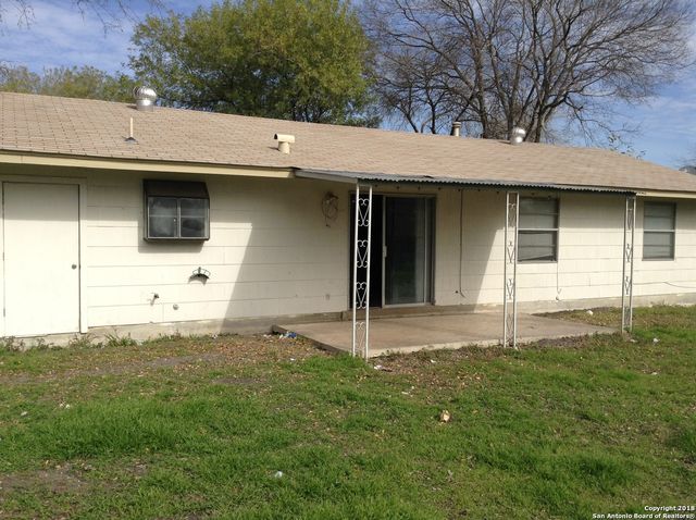 5874 CASTLE RUN DR, San Antonio, TX 78218
