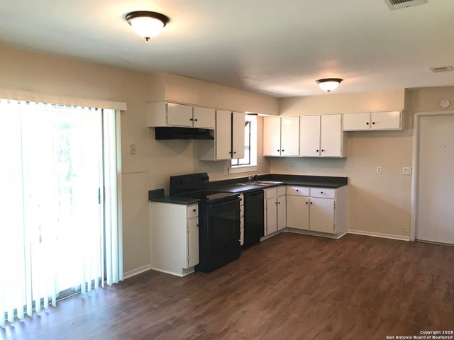 5874 CASTLE RUN DR, San Antonio, TX 78218
