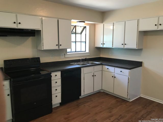 5874 CASTLE RUN DR, San Antonio, TX 78218