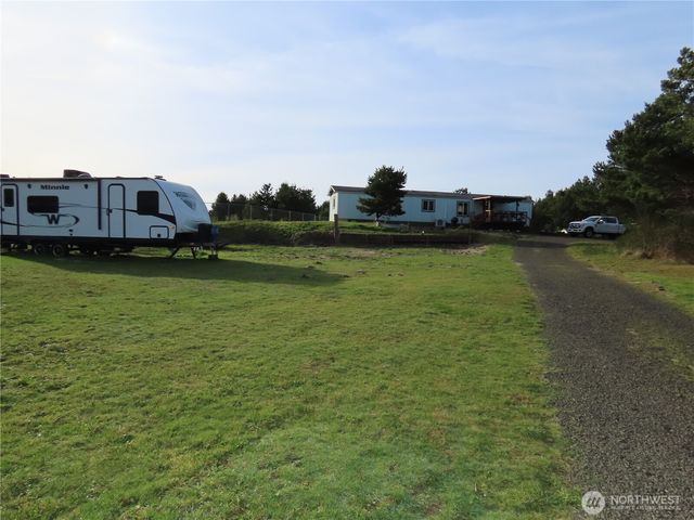 925 State Route 105, Grayland, WA 98547