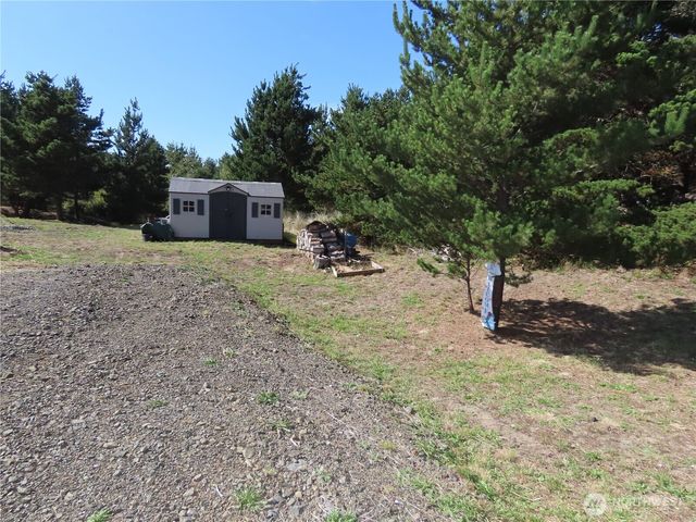 925 State Route 105, Grayland, WA 98547