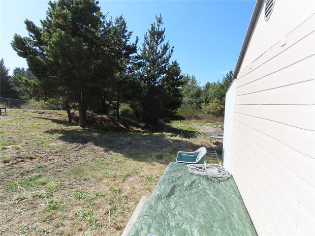 925 State Route 105, Grayland, WA 98547