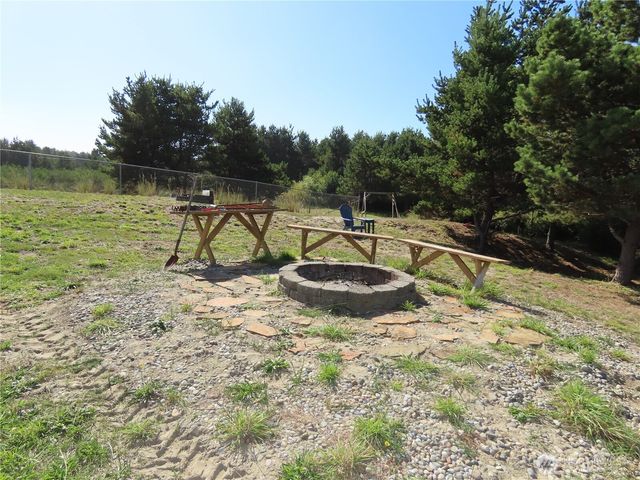 925 State Route 105, Grayland, WA 98547